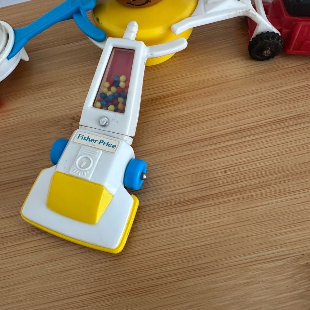 Vintage Fisher-Price Mini Toy Set w a Little People Corn Popper Vacuum Lawnmower - Picture 4 of 13